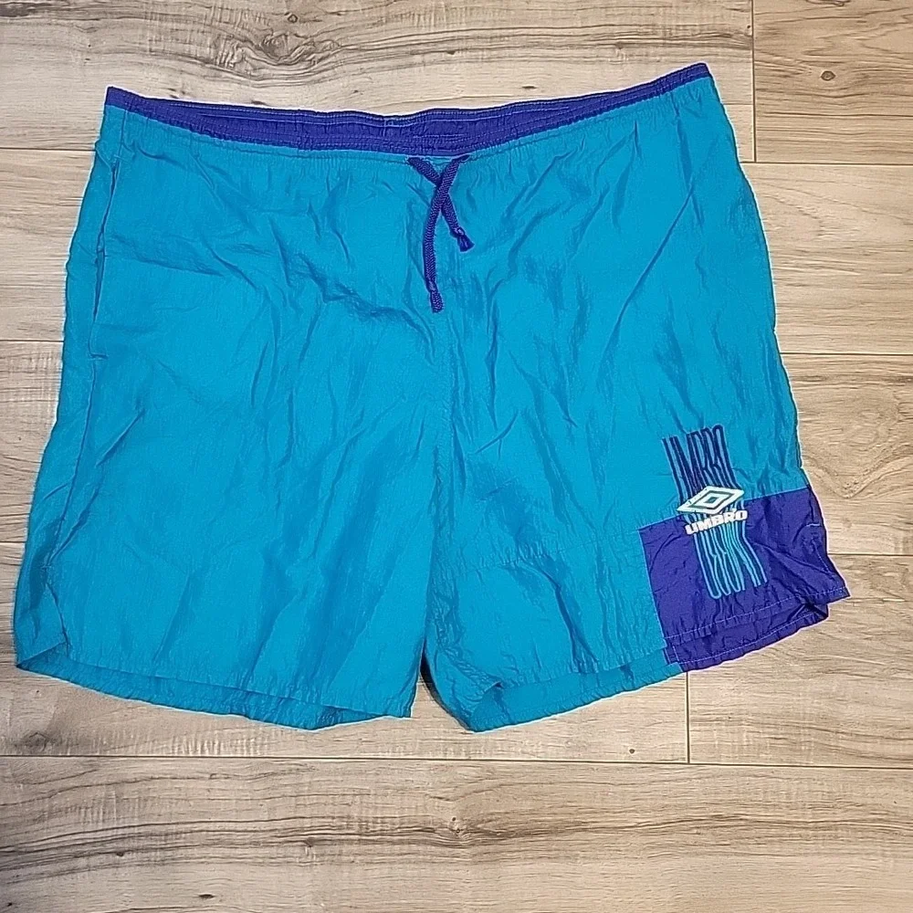 Umbro Shorts Mens Large Blue USA Nylon Made Athletic Gym Soccer Embroidery‎ VGT